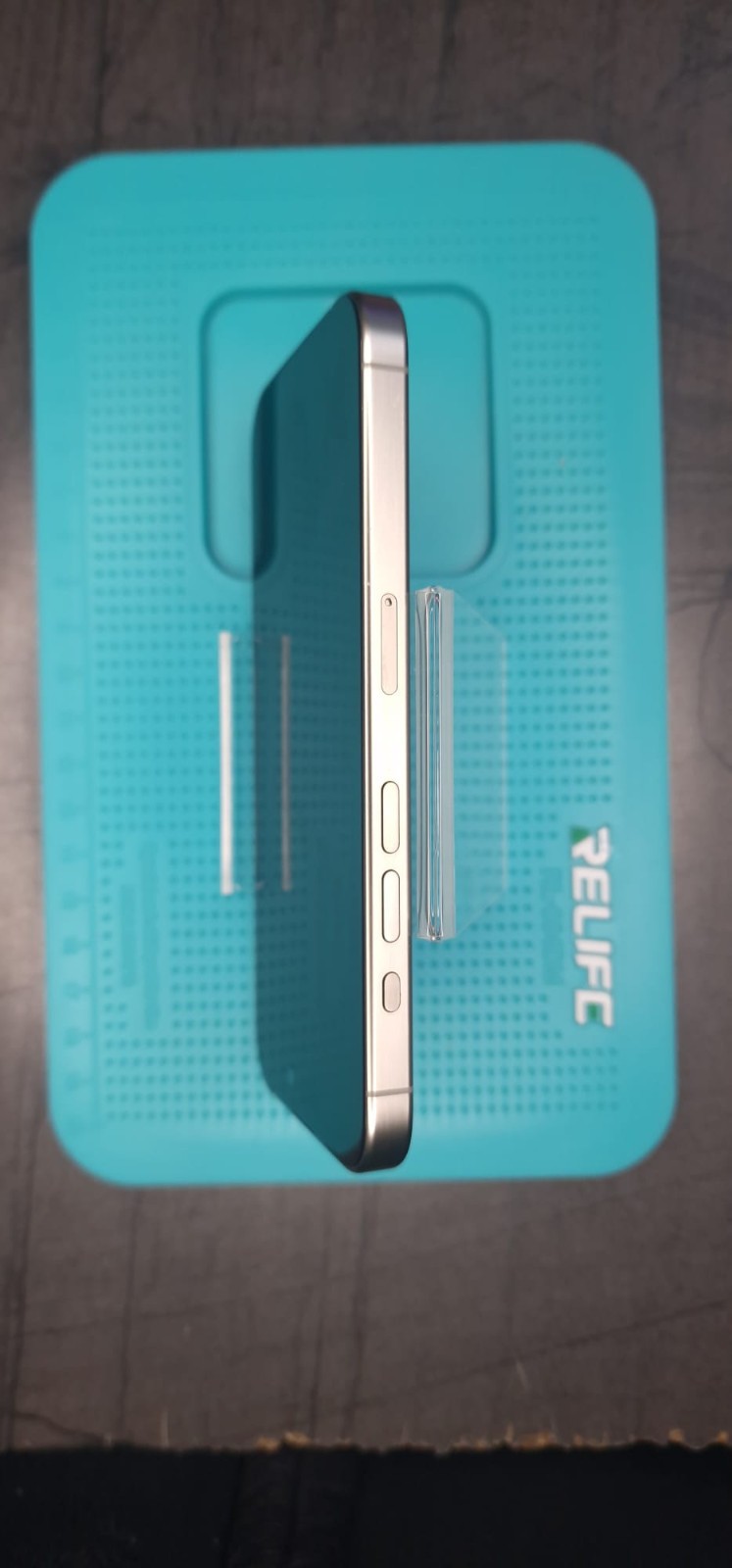 Apple iPhone 15 Pro - 128 GB - Titan Natur - Sehr gut. â Bild 2