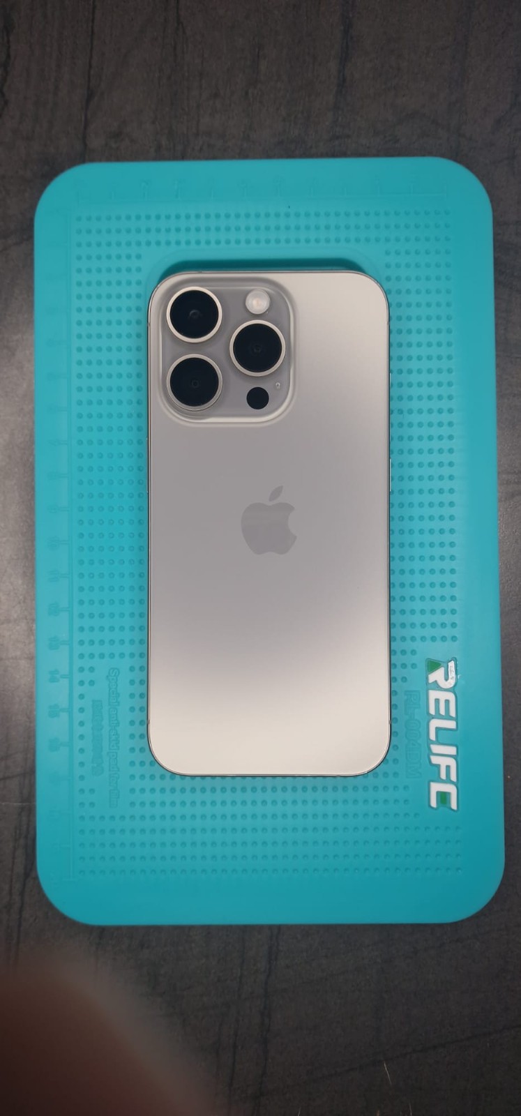 Apple iPhone 15 Pro - 128 GB - Titan Natur - Sehr gut. â Bild 3