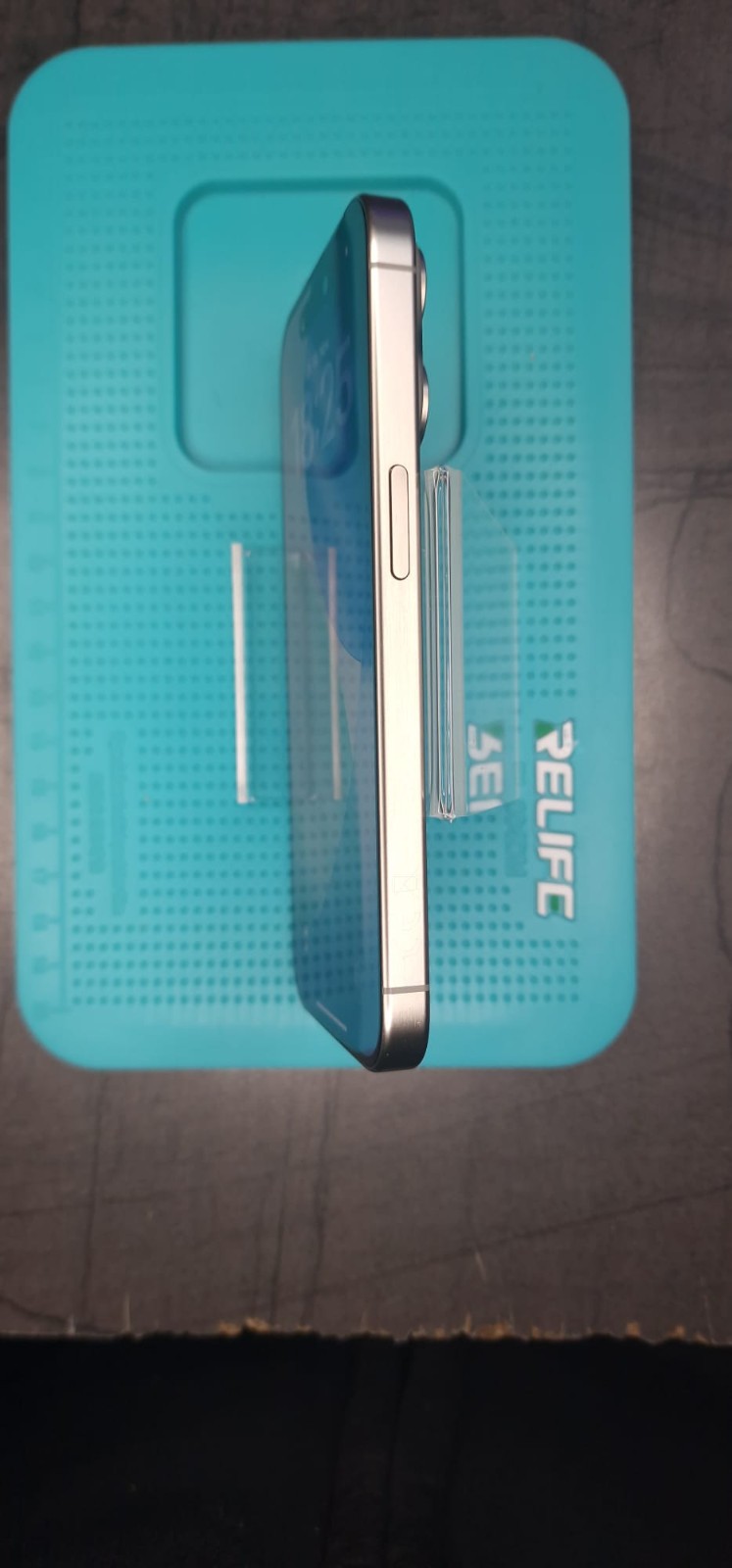 Apple iPhone 15 Pro - 128 GB - Titan Natur - Sehr gut. â Bild 8