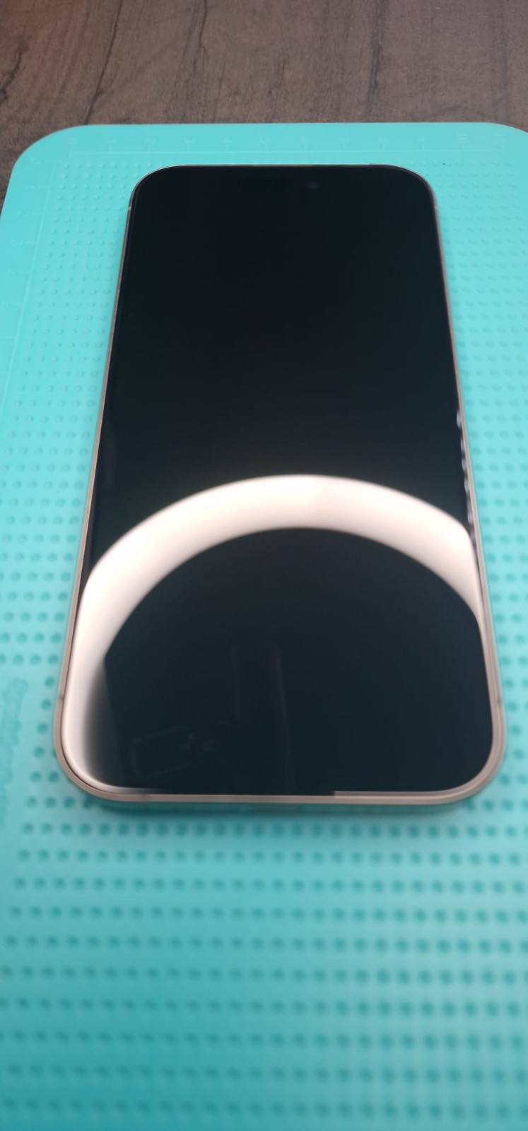 Apple iPhone 15 Pro 128GB White Titanium - Zustand GUT 87% Kapazität – Bild 5