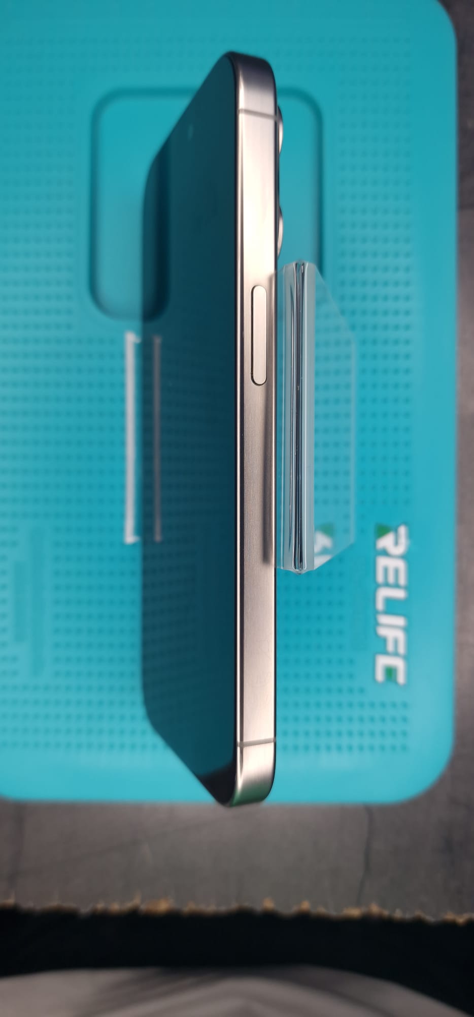 Apple iPhone 15 Pro 128 GB Natur – Gut – Bild 4