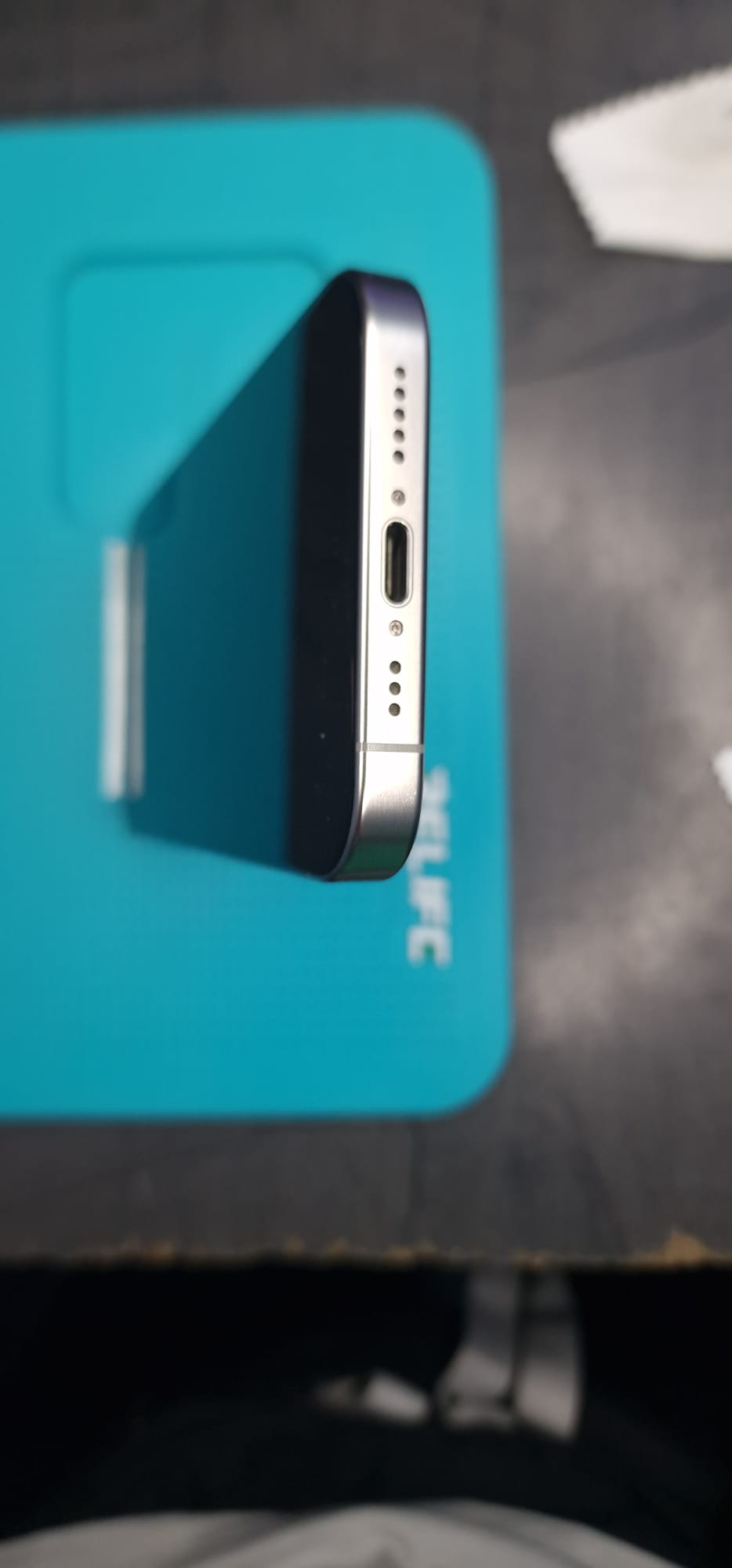 Apple iPhone 15 Pro 128 GB Natur – Gut – Bild 6