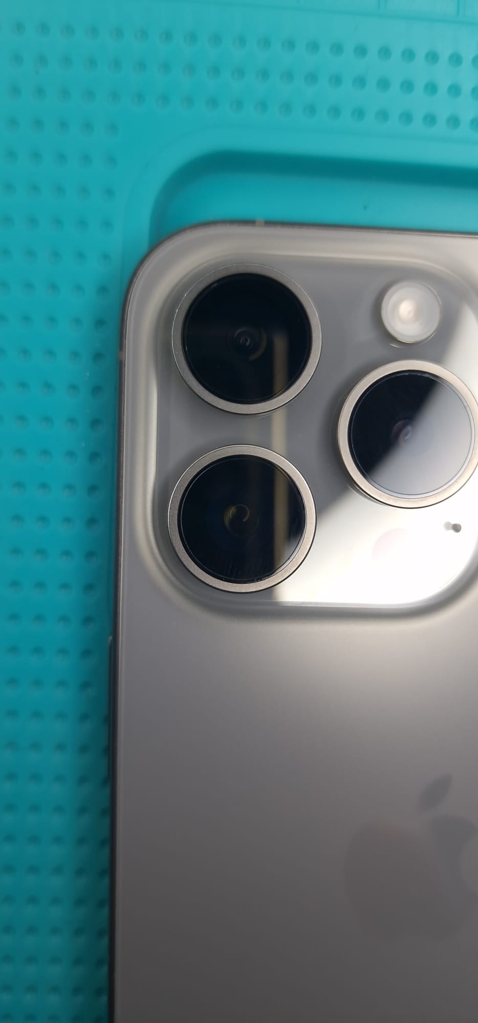 Apple iPhone 15 Pro 128 GB Natur – Gut – Bild 7