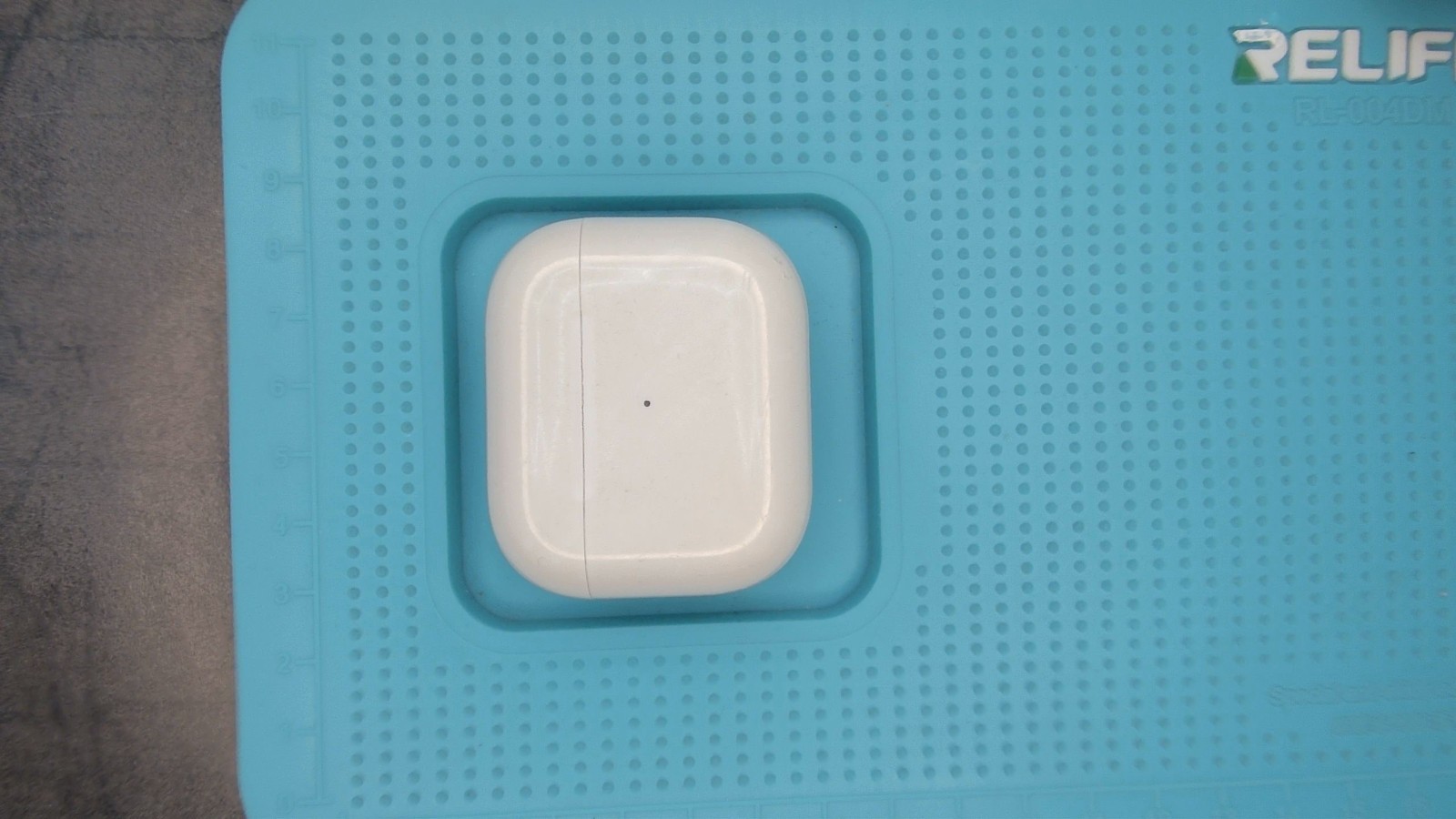 Apple AirPods 3 Generation True Wireless Kopfhörer Lightning Ladecase weiß – Bild 2