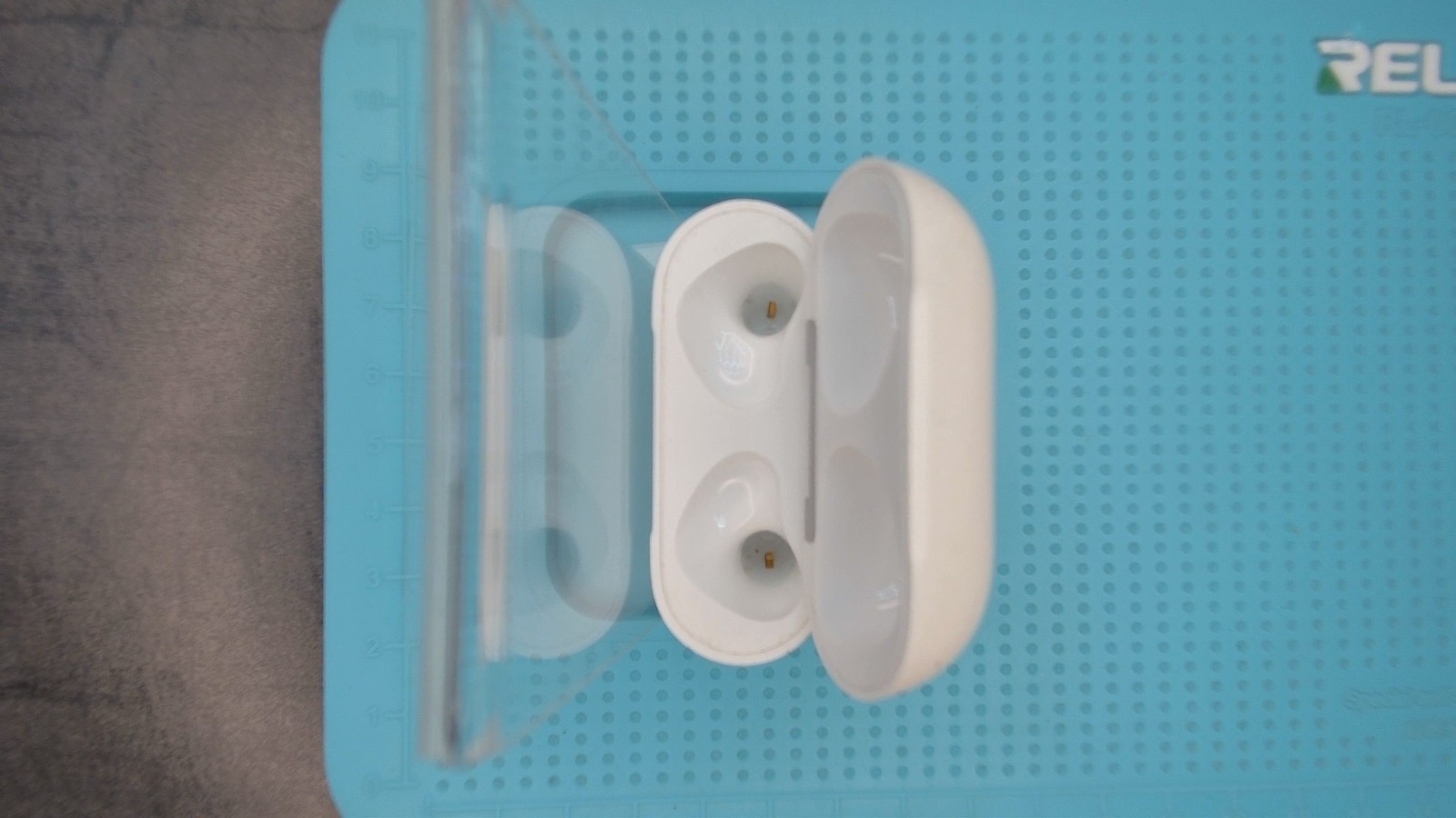 Apple AirPods 3 Generation True Wireless Kopfhörer Lightning Ladecase weiß – Bild 5