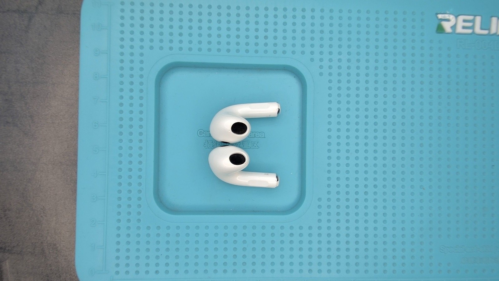 Apple AirPods 3 Generation True Wireless Kopfhörer Lightning Ladecase weiß – Bild 8