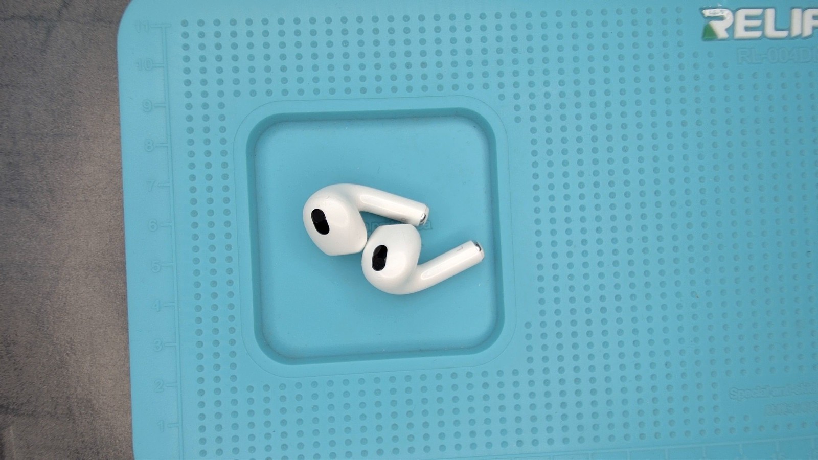 Apple AirPods 3 Generation True Wireless Kopfhörer Lightning Ladecase weiß – Bild 9