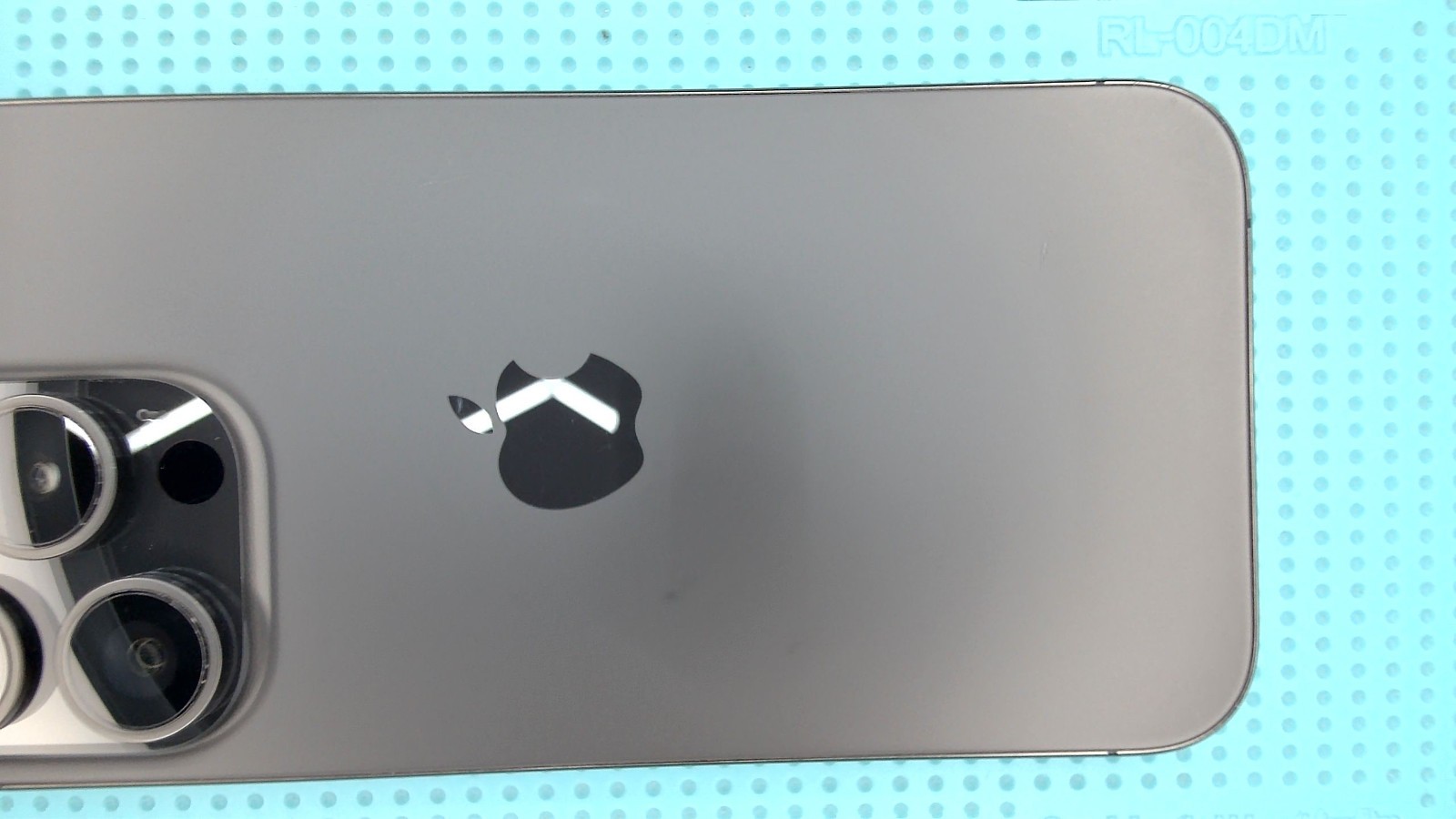 Apple iPhone 15 Pro - 128GB - Fair - Titan Schwarz - 88% – Bild 6