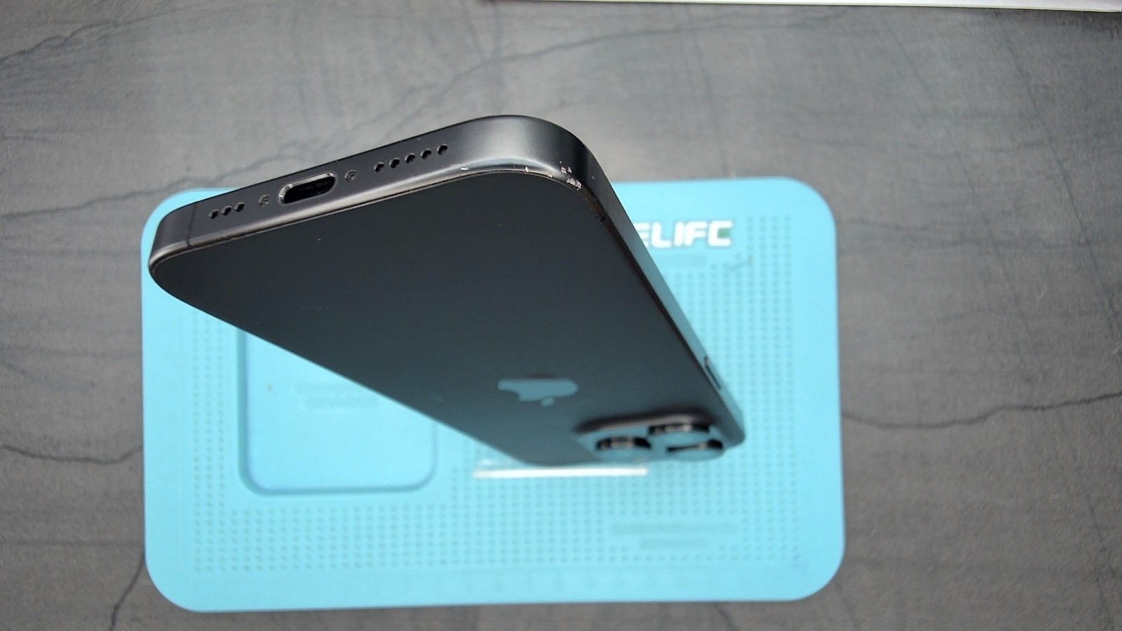 Apple iPhone 15 Pro - 128GB - Fair - Titan Schwarz - 88% – Bild 13
