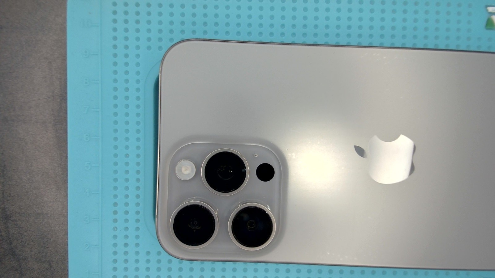 Apple iPhone 15 Pro Max 256GB Titan Natur Zustand: Sehr Gut – 100% - AK5129 – Bild 10