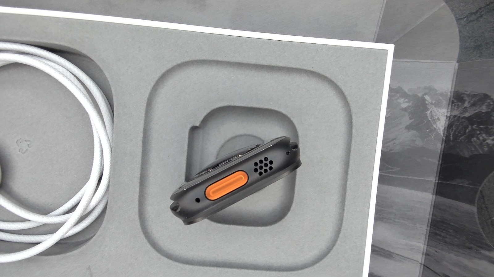 Apple Watch Ultra 3 GPS + Cellular 49mm Titan schwarz Alpine Loop schwarz M – Bild 7