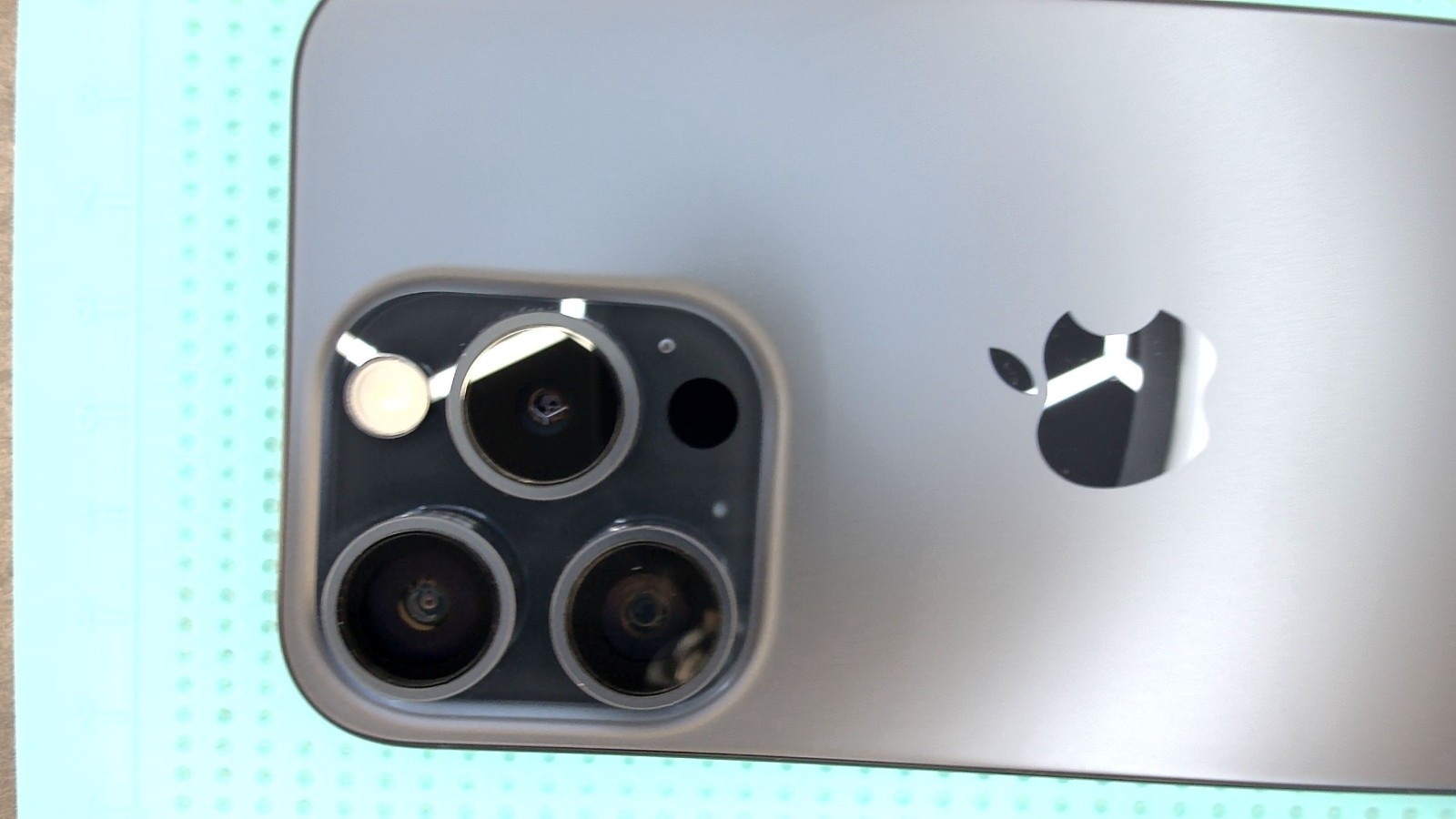 Apple iPhone 15 Pro - 128 GB - Titan Blau - Sehr Gut - 88% - AK5132 – Bild 4