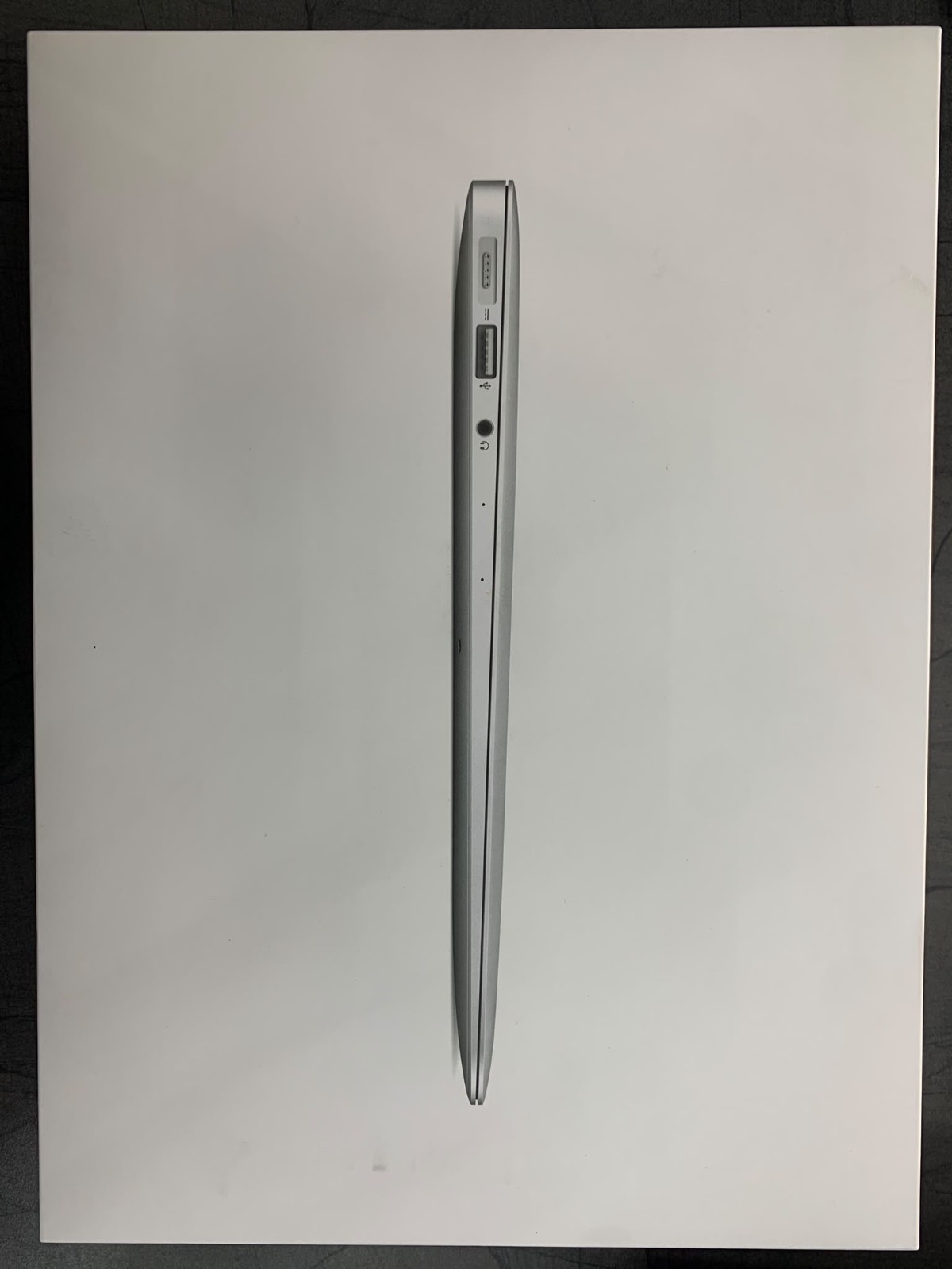 Apple MacBook Air 13.3" 1.8 GHz Intel Core i5 8 GB RAM 128 GB PCIe SSD