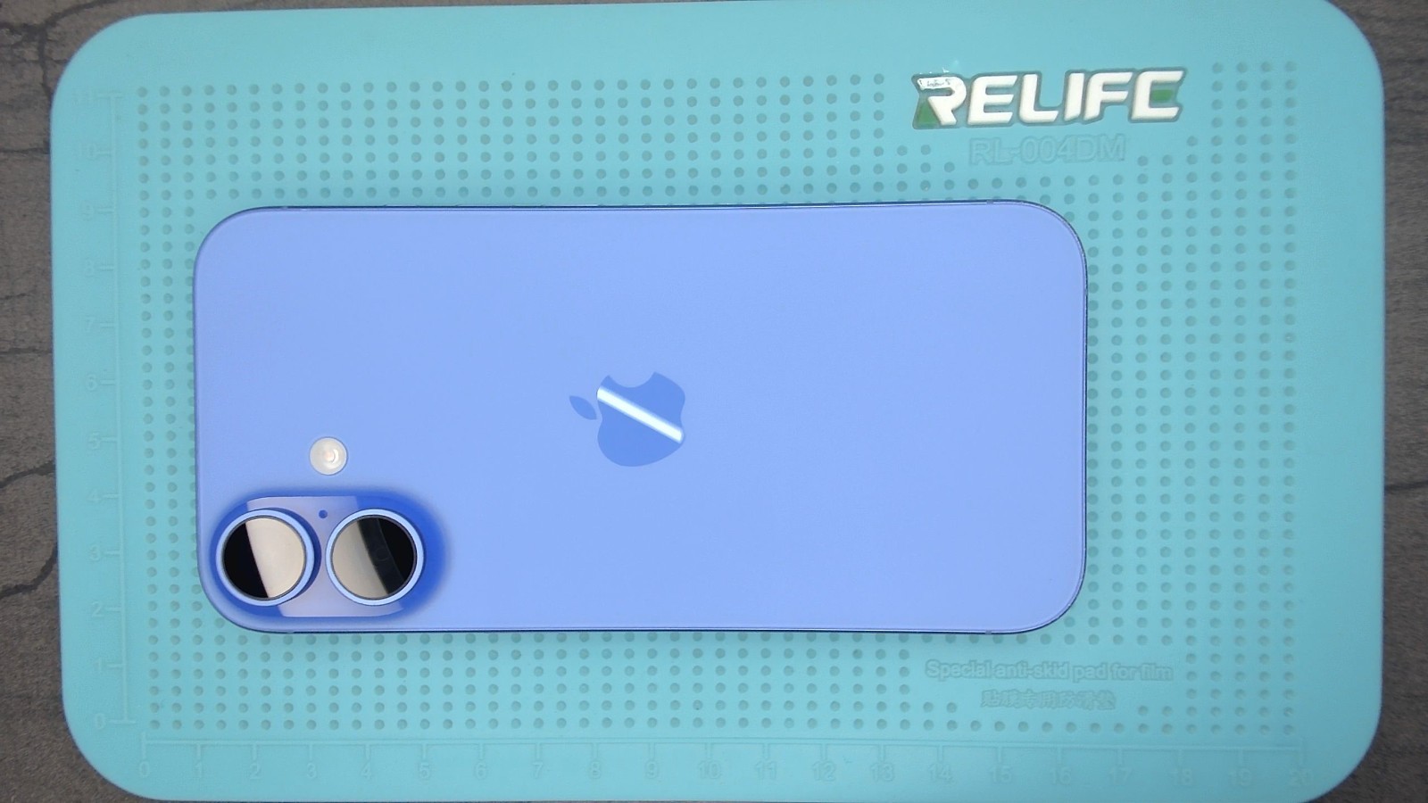 APPLE iPhone 16 128GB Blau Ultramarin - Fair - 88% - AK5476 – Bild 3